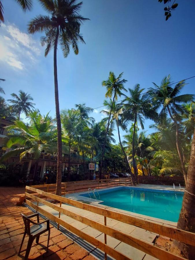 Coconut Garden Beach House Mālvan Exterior foto