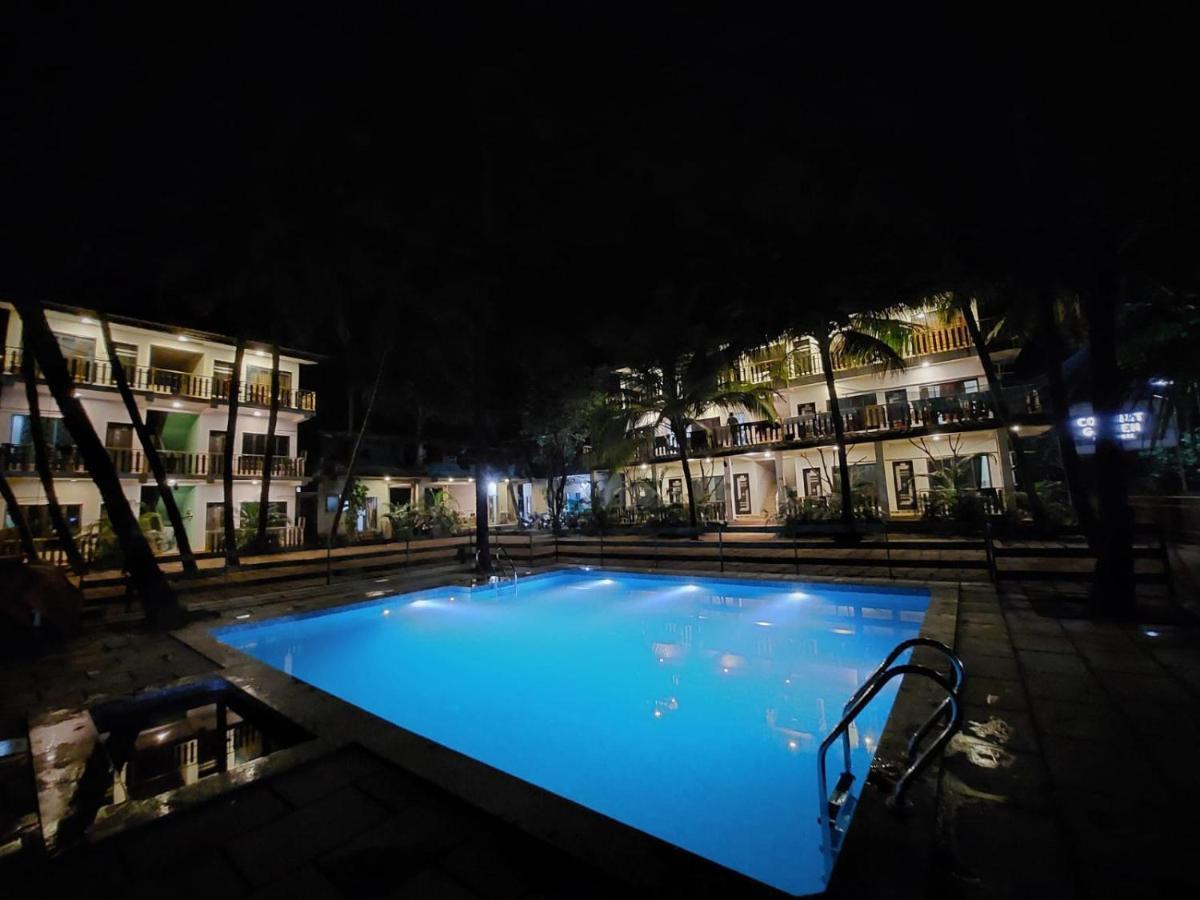 Coconut Garden Beach House Mālvan Exterior foto